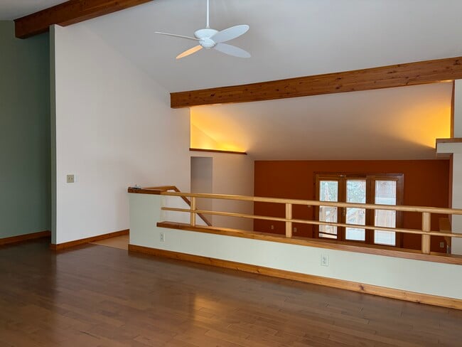 Building Photo - 6526 Bettys Ln