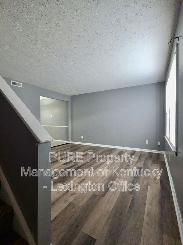 Building Photo - 305 Lake St