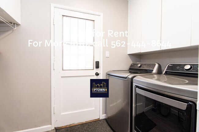 Building Photo - House - 3 Bedrooms / 2 Bathrooms - West Co...