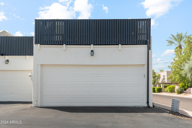 Building Photo - 7302 E Rancho Vista Dr