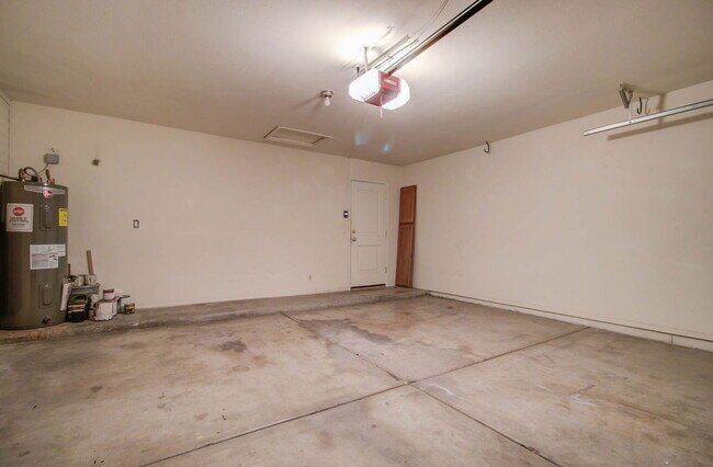 Building Photo - 1224 W Boxelder Cir