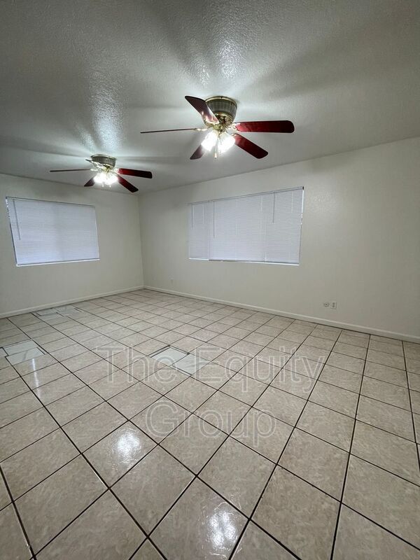 Building Photo - 1546 N Oak Park St