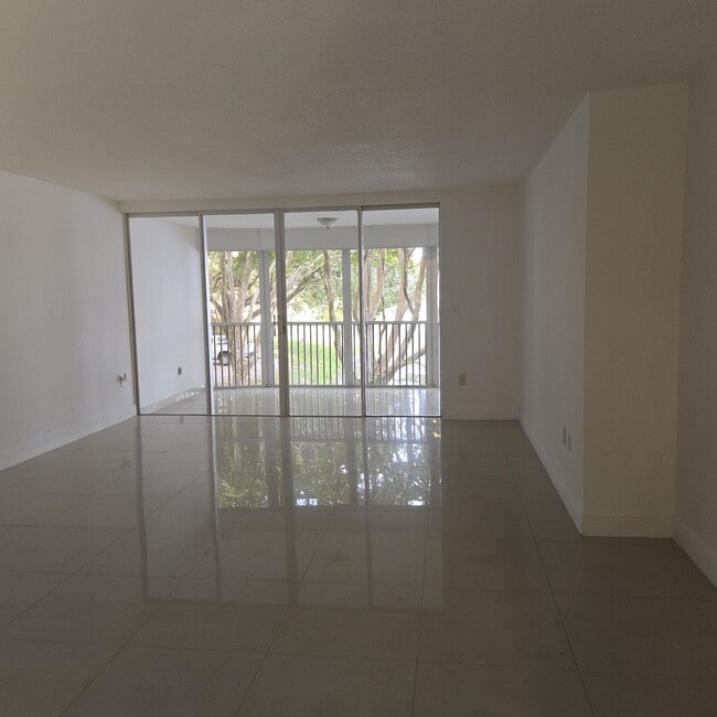 Building Photo - 1670 NE 191st St