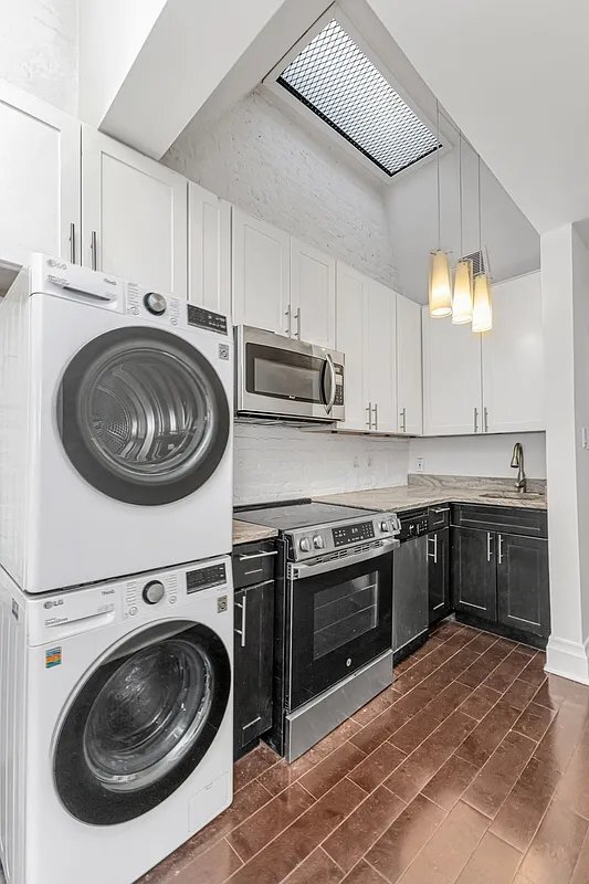 Building Photo - 404 W 22nd St
