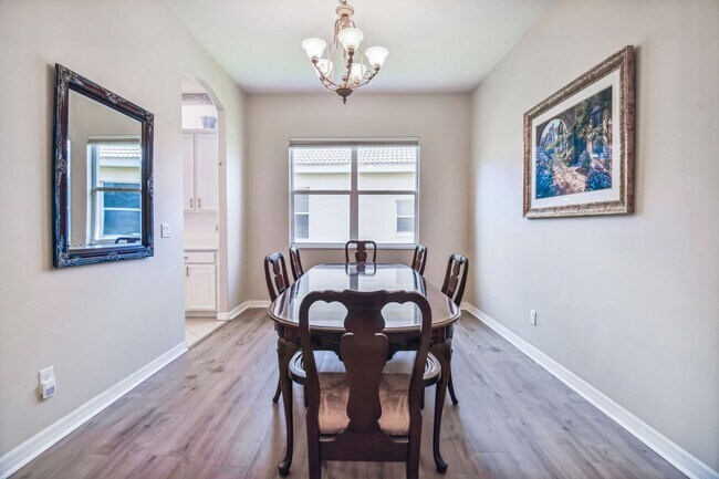 Building Photo - 3 Bed, 2 Bath Single Family Home in Sarasota