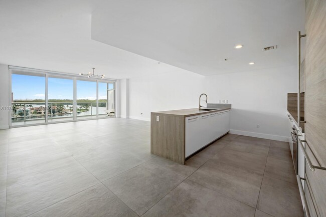 Building Photo - 400 Sunny Isles Blvd