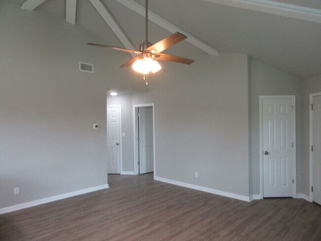 Building Photo - 1302 Grace Ave