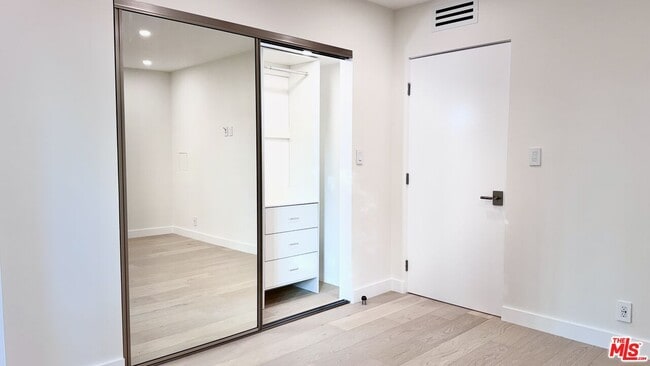 Building Photo - 414 N Palm Dr