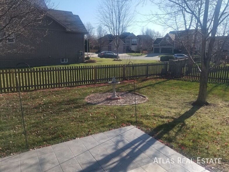 Building Photo - 1113 SW Blazing Star Dr