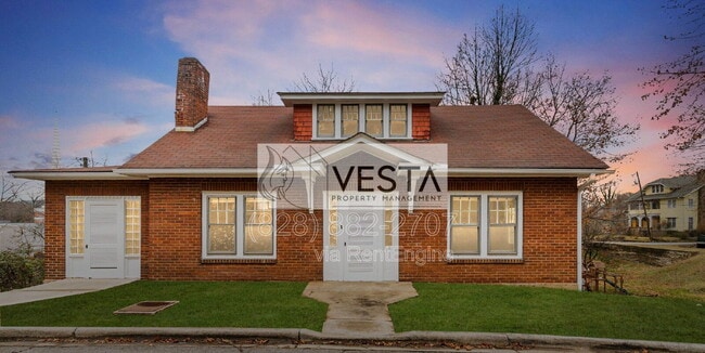 Primary Photo - 68 Maple St