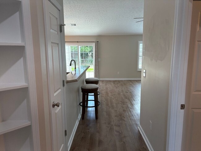 Building Photo - 3154 Shorecrest Bay Dr