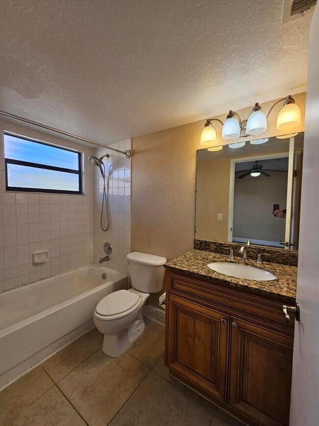Building Photo - 1543 Lake Crystal Dr