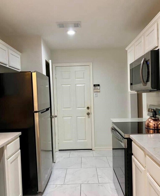 Primary Photo - 1102 Cleveland St