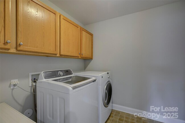Building Photo - 9810 Daufuskie Dr