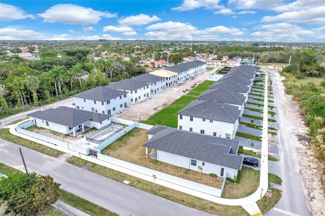 Building Photo - 22555 SW 125th Ave