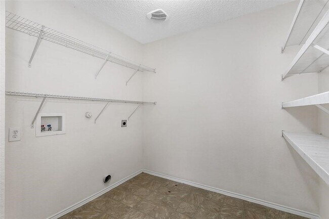 Building Photo - 2152 Laughlin Rd