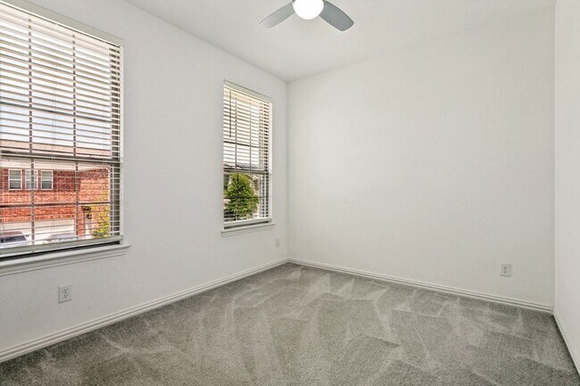Building Photo - 242 Woodson St