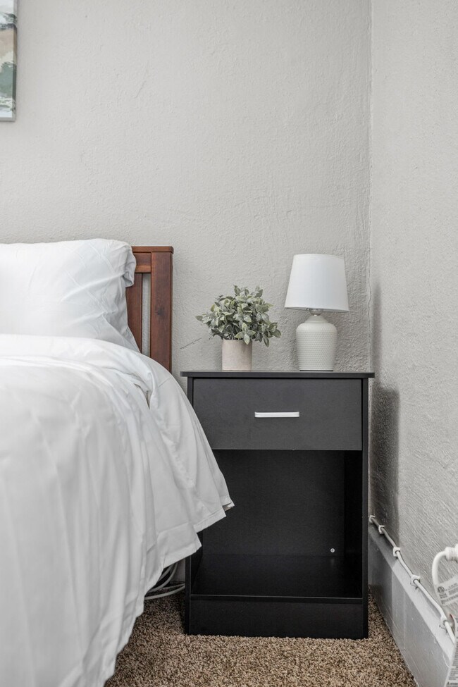 Building Photo - 325 N Bancroft St