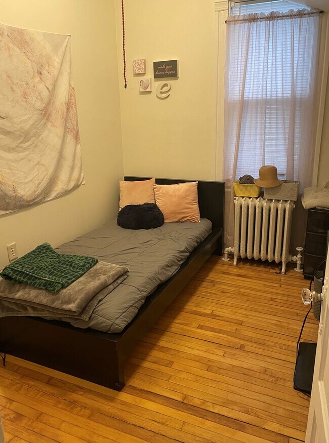 Building Photo - 2627 N Bartlett Ave