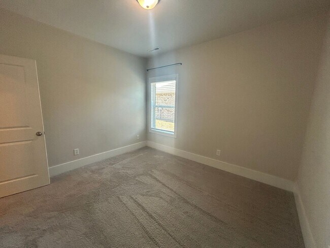 Building Photo - 177 Cherry Laurel Dr