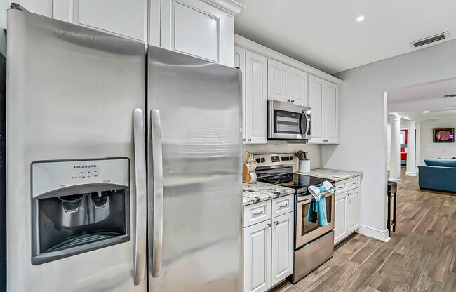 Building Photo - 532 N Palmway