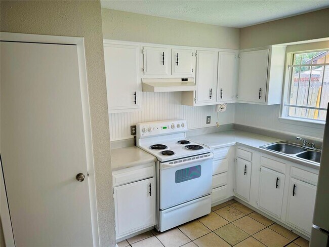 Building Photo - 15603 Raven Trail