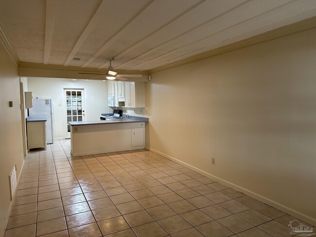 Building Photo - 303 Colbert Ave