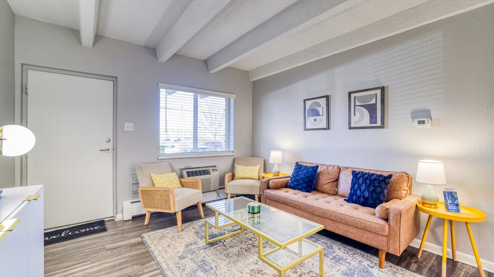 Building Photo - 1600 S Albion