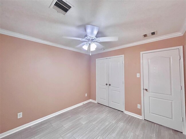 Building Photo - 803 Sweet Flower Dr