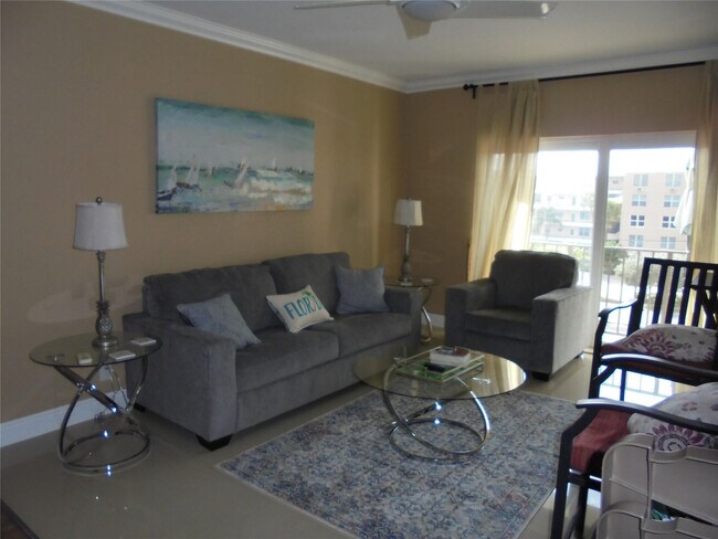 Building Photo - 400 N Riverside Dr