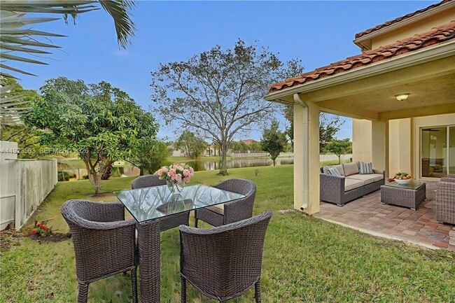 Building Photo - 751 SW 191st Ave