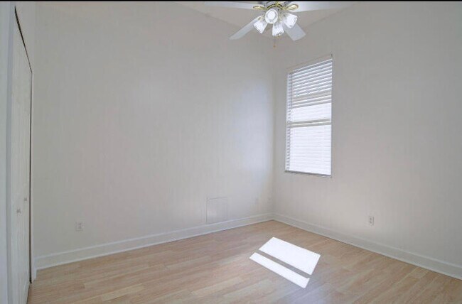 Building Photo - 3612 Grove Ct