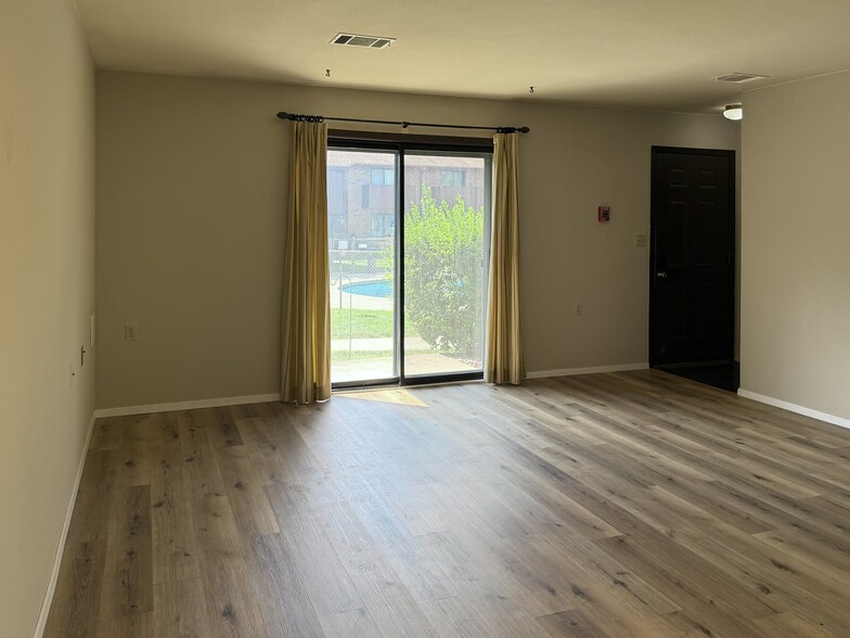 Building Photo - 9028 N Park Plaza Ct