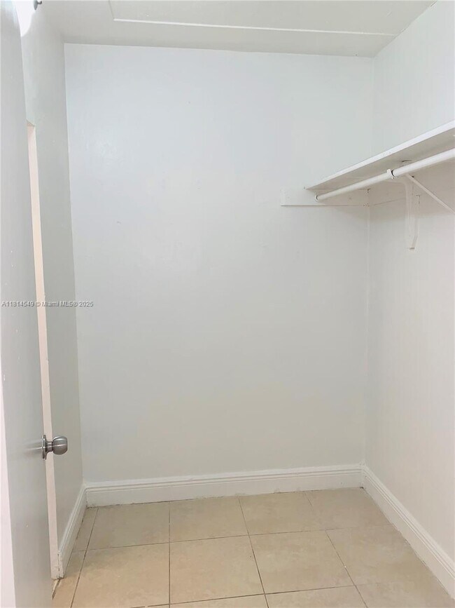 Building Photo - 619 NE 88th St