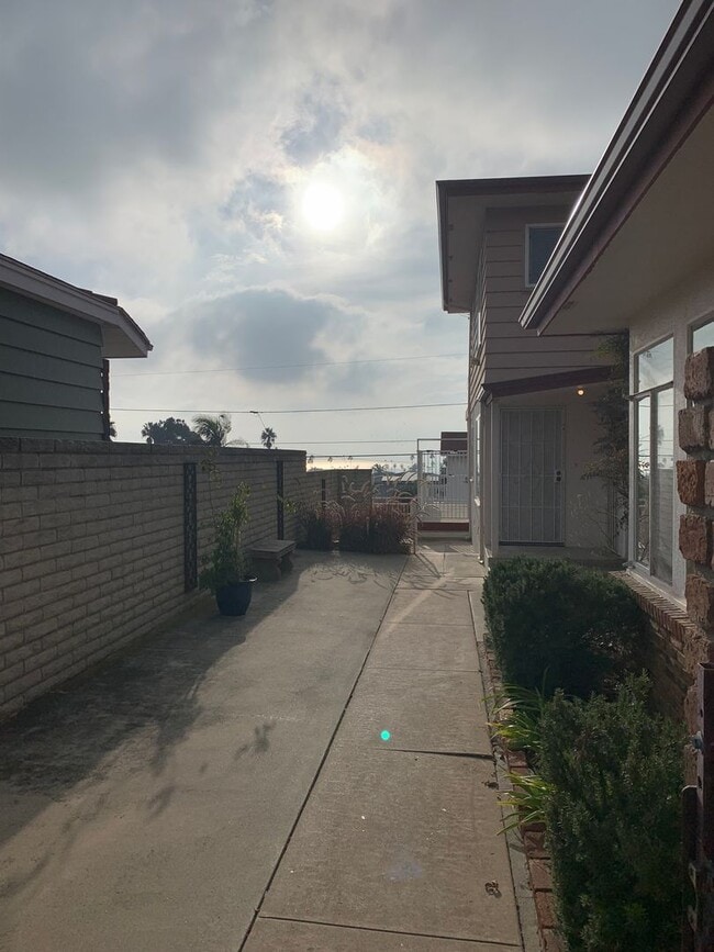 Building Photo - 233 S Horne St