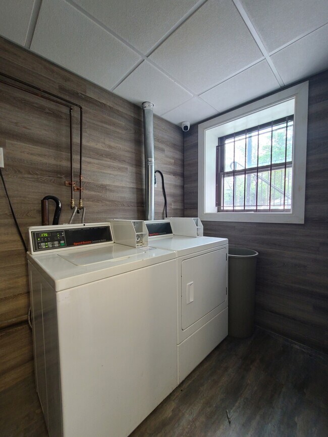 Building Photo - 15 Carson St