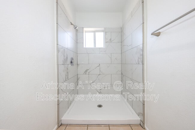 Building Photo - 4538 E Lester St