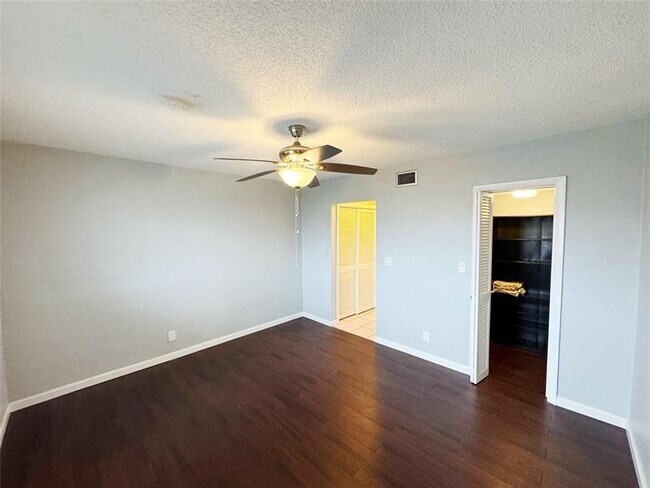 Building Photo - 1310 NW 43rd Ave