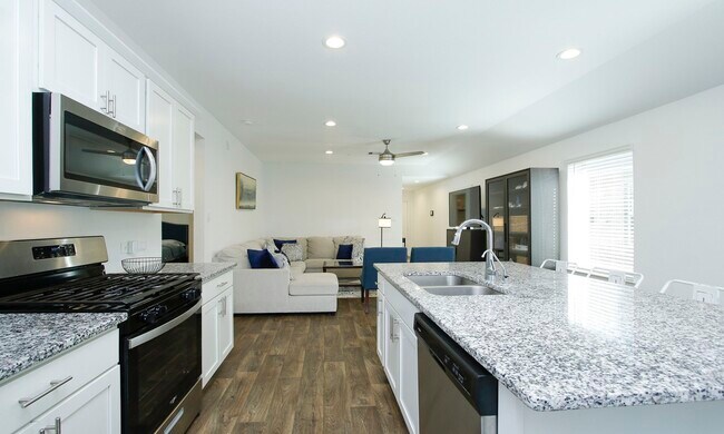 Building Photo - 9905 Gln Brk Ln