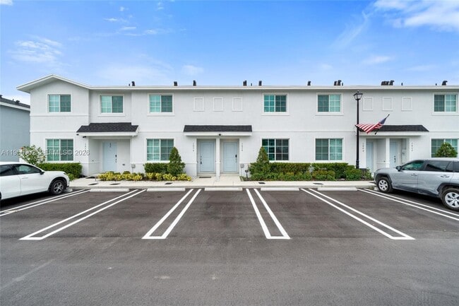 Building Photo - 1050 W Davis Pkwy