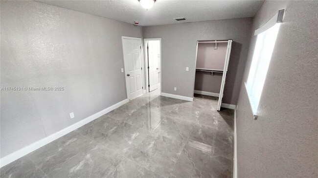 Building Photo - 416 S 28th Ave