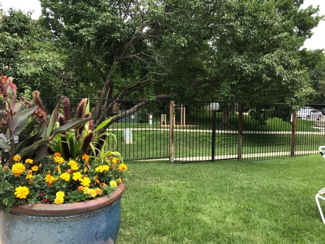 Building Photo - Updated 1 BDR with loft in Gunbarrel