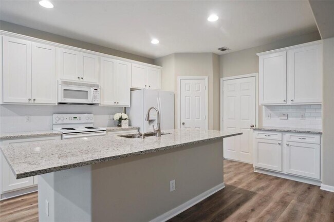 Building Photo - 130 W Burberry Cir