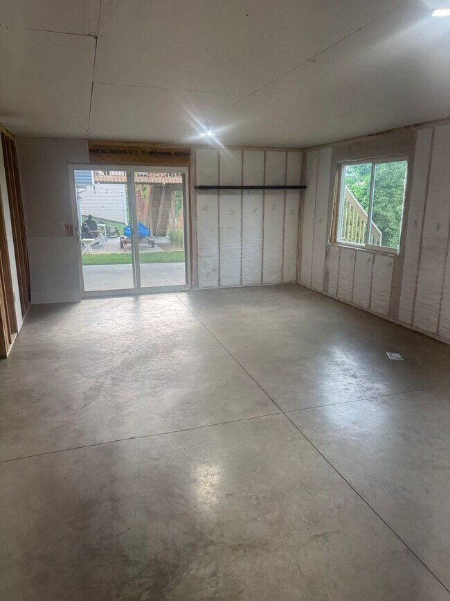 Building Photo - Great single family home!