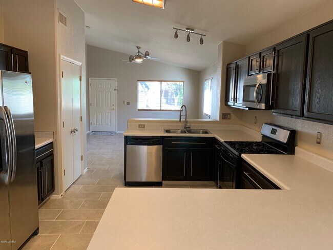 Building Photo - 8824 S Desert Rainbow Dr