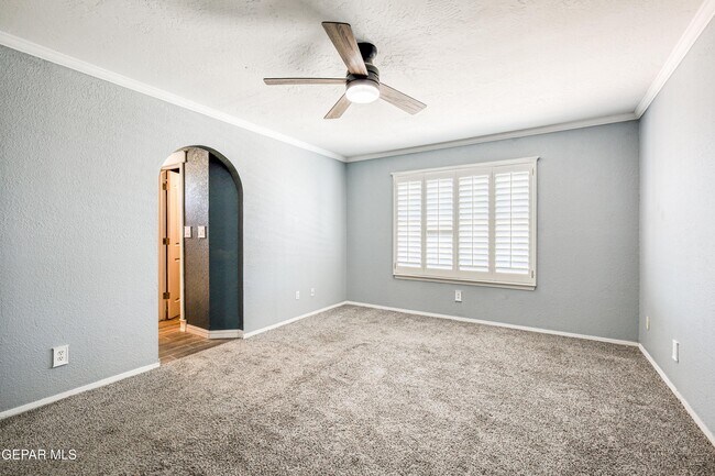 Building Photo - 6821 Pearl Ridge Dr