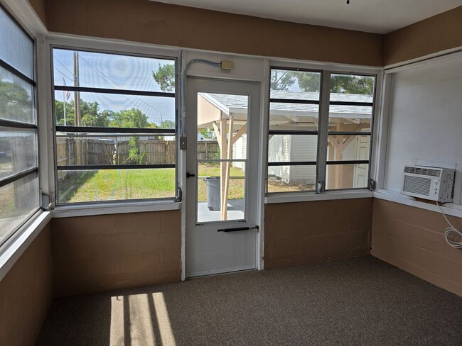Building Photo - 2 Bedroom Single Family Home in Central Gulfport
