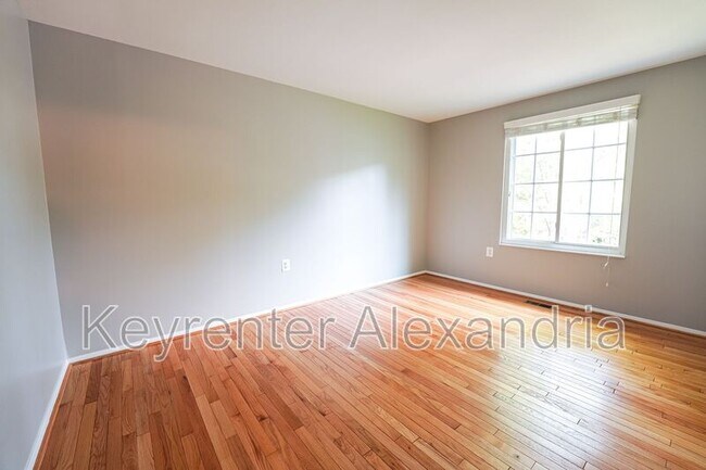 Building Photo - 5901 Beech Tree Dr
