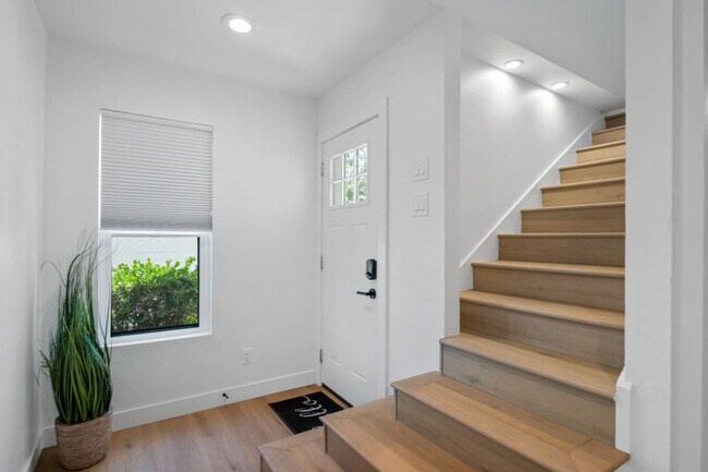 Building Photo - 4641 N 8th Pl