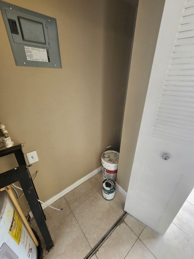 Building Photo - 1 Bed/1.5 Bath